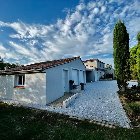 Independante Au Calme, Petit-dejeuner Inclus 3* Arthes