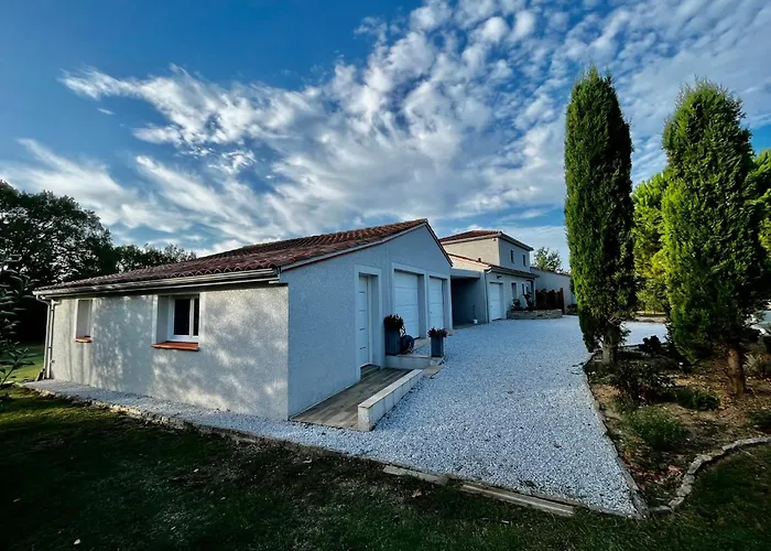 Independante Au Calme, Petit-dejeuner Inclus 3* Arthes