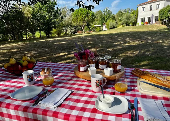 Frühstückspension Independante Au Calme, Petit-dejeuner Inclus 3*